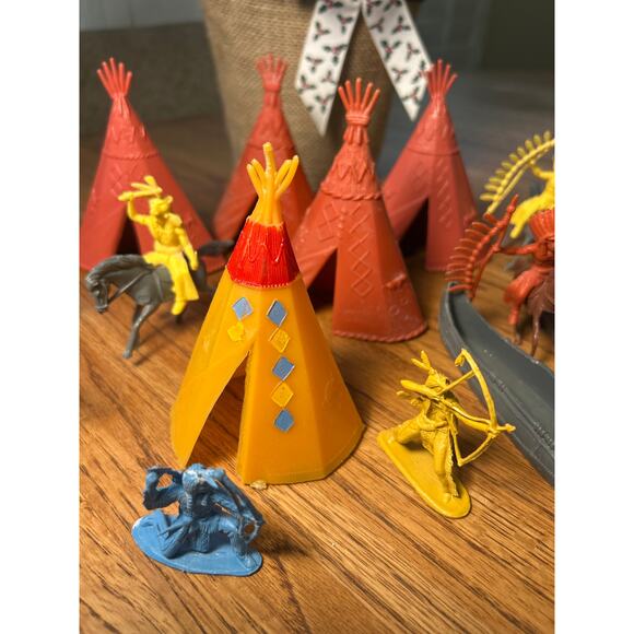 Vintage Wild West Toy Teepee, Horses, Canoe’s Figures Play Set Plastic - Picture 5 of 10